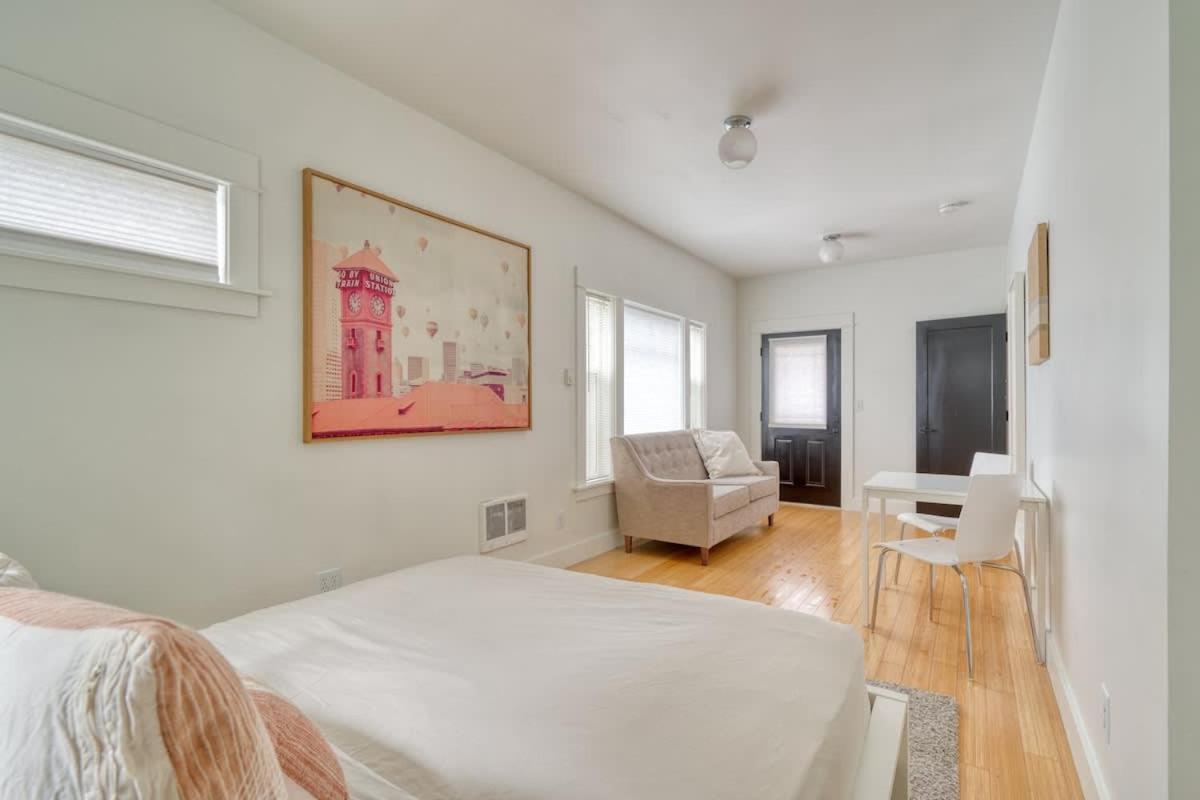 - The Sunnyside Cottage, Local Shops & Nightlife Apartment Portland