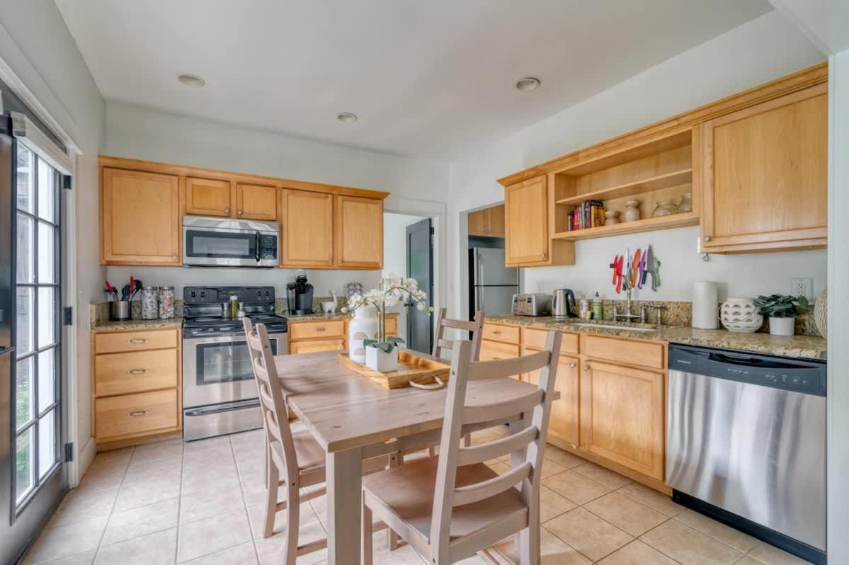 - The Sunnyside Cottage, Local Shops & Nightlife Apartment Portland