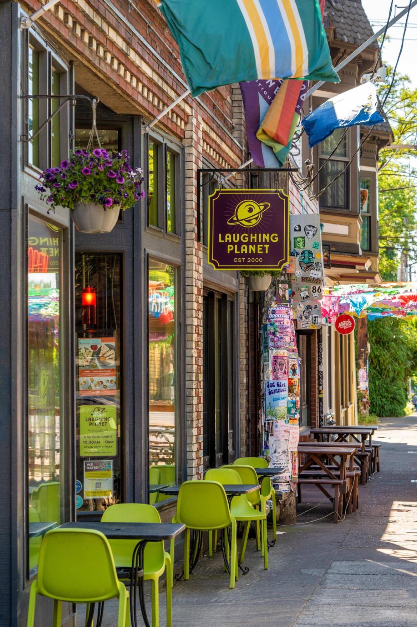 - The Sunnyside Cottage, Local Shops & Nightlife Apartment Portland